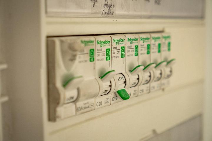 Bénéficiez d’une installation électrique fiable et sécuritaire à Lorient grâce à notre équipe